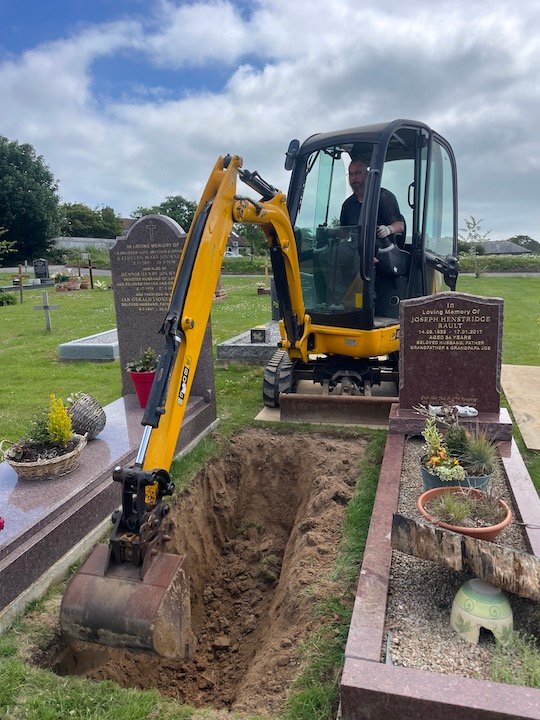 image0 Digger - excavator - grave digger